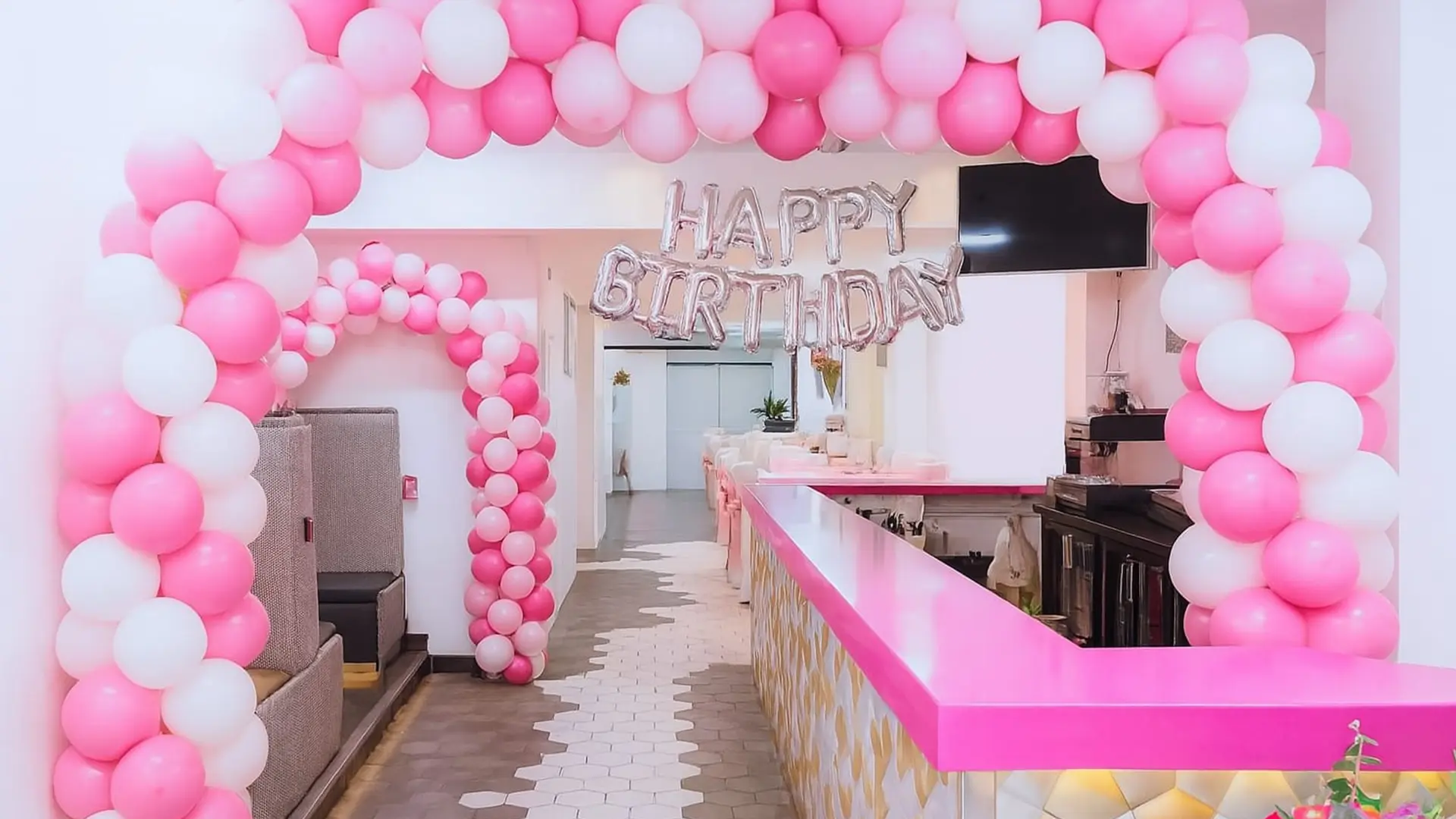 Guests enjoying Jasmine Lounge